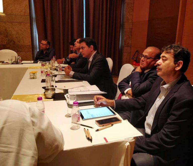Minister meets industry leaders in Mumbai; bags investments