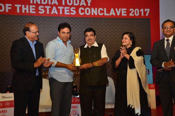 Minister Kt Rama Rao Receiving Best Performing Large State Award 16 11 2017