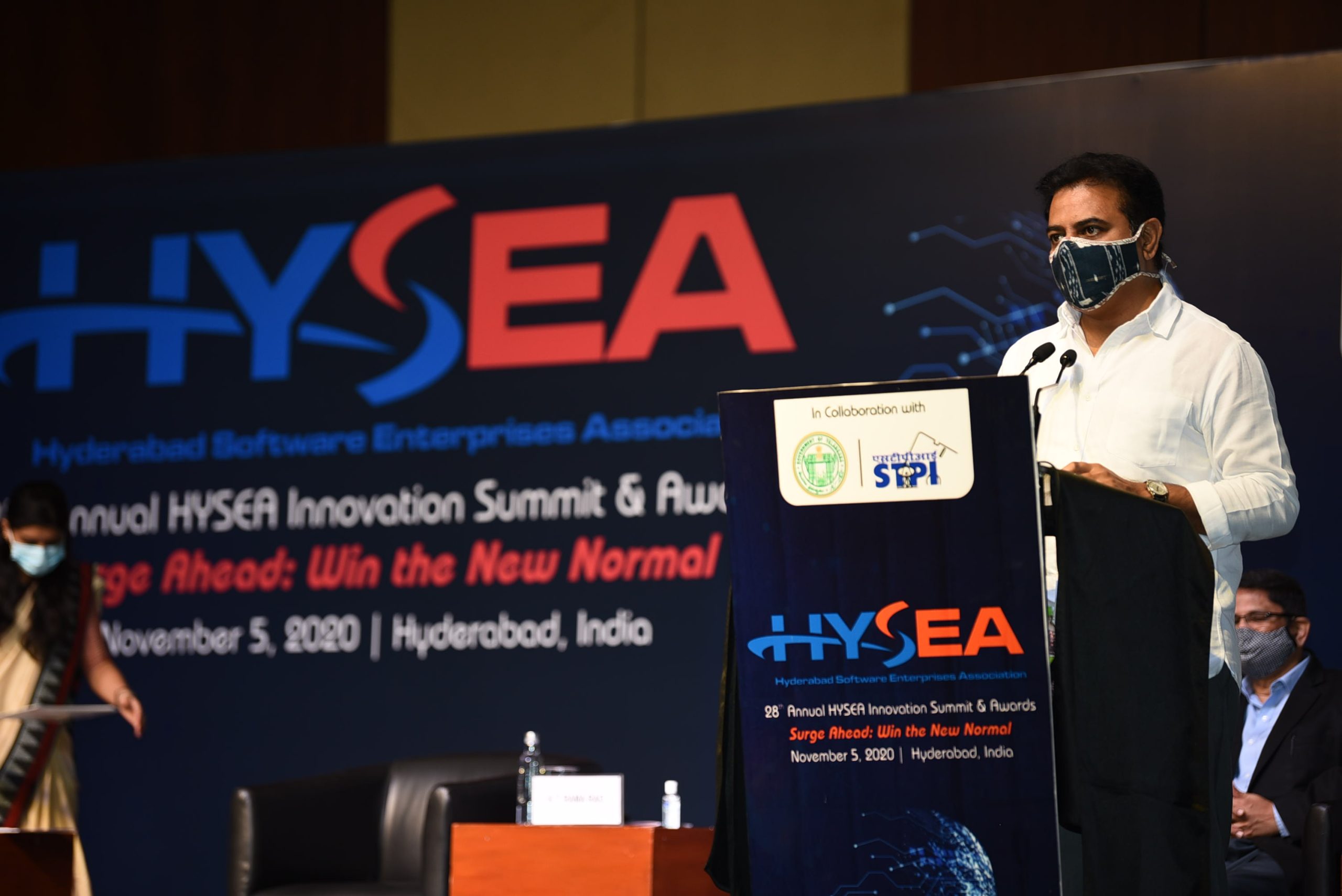 Ktr presenting awards at hysea innovation summit 2020 05 11 2022