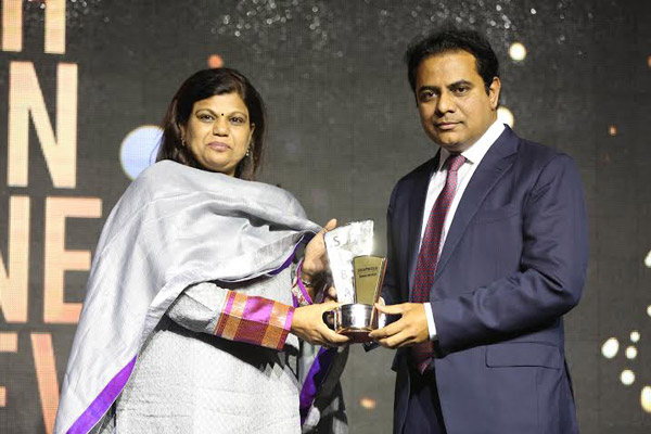Minister presents SIBA Awards to the winners