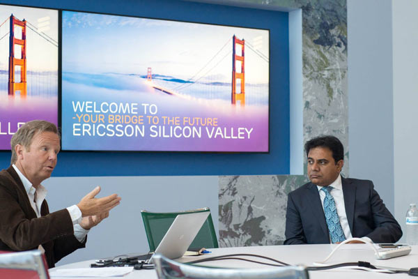 Minister visits Ericsson Experience Center