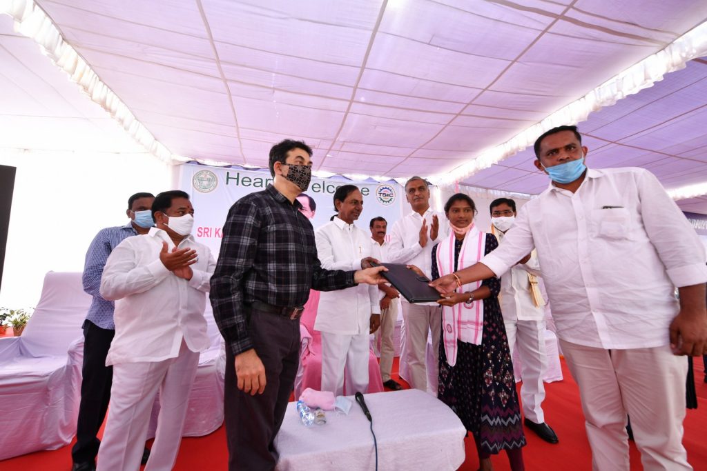 CM-KCR-laid-foundation-stone-to-IT-Tower-in-Siddipet-10-11-2020 (7)